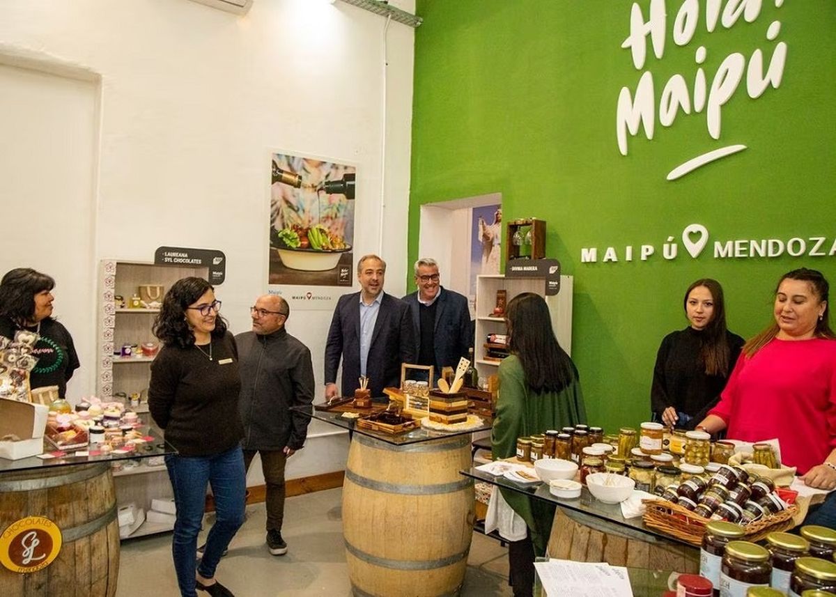 Maipú celebra el Día del Turismo con la inauguración del andén de la Estación Gutiérrez.