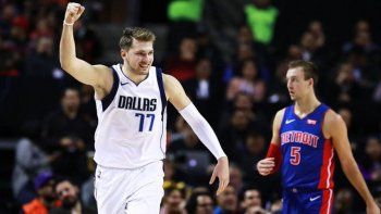 Dallas, con una notable tarea de Luka Doncic, venció a Detroit en México