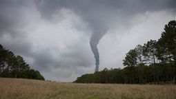 Toma las medidas necesarias para cuidarte del tornado