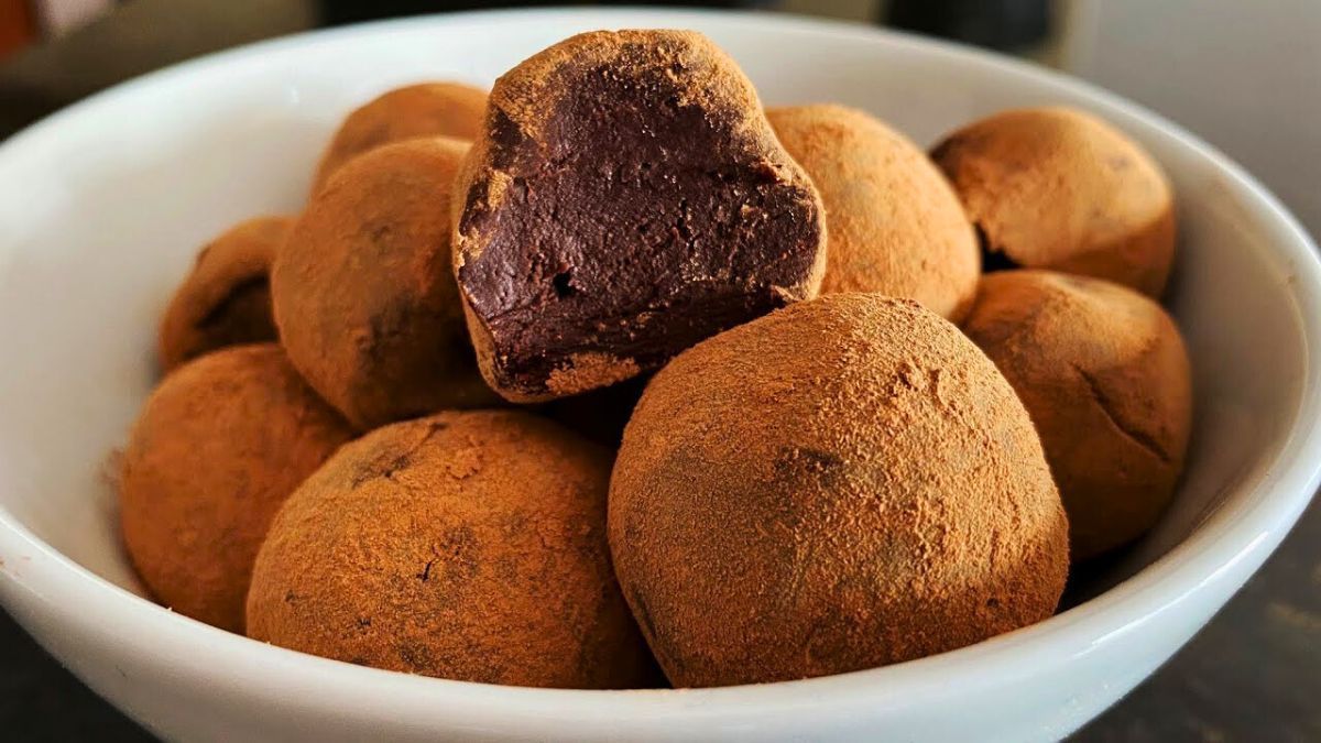 Recetas: trufas de chocolate y leche en polvo. Foto: YouTube/eldelastrufas.