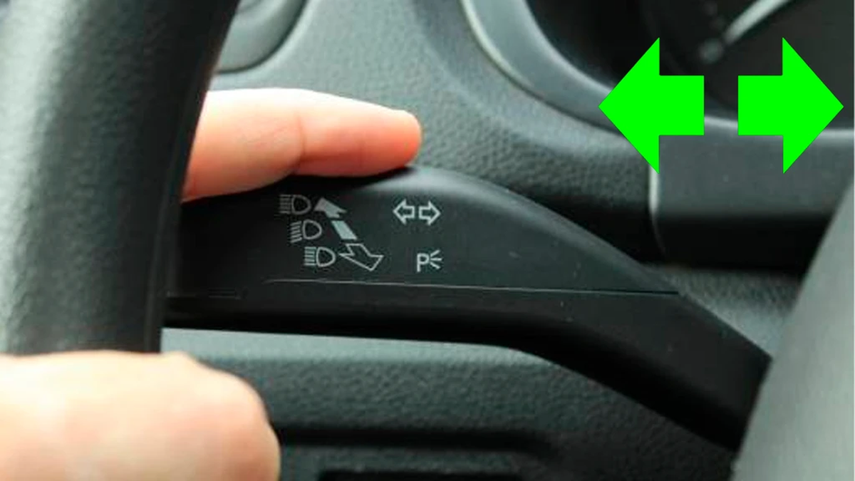 La luz de giro del auto sonará más rápido ante un foco quemado.  La luz de giro del auto sonará más rápido ante un foco quemado. 