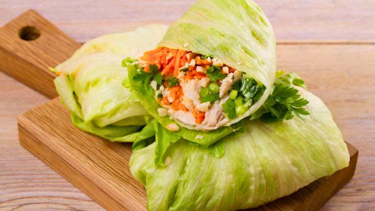 Los wraps de lechuga y at&uacute;n son una opci&oacute;n liviana y refrescante para enfrentar las noches de calor sin complicaciones.