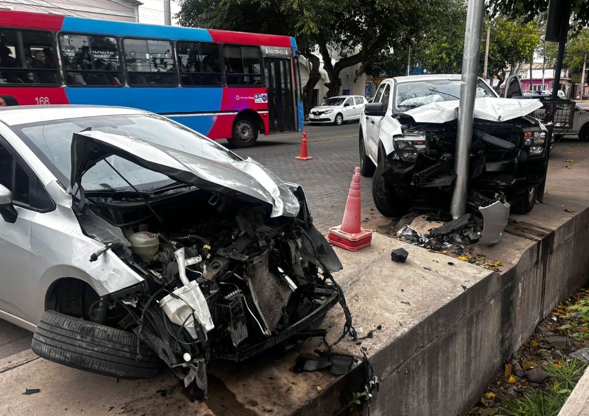 Así quedaron los vehículos tras el fuerte accidente en Las Heras. Foto: Matías Pascualetti 