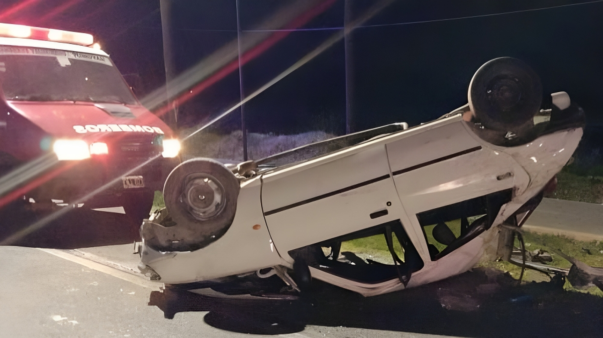 Así quedó el Ford Fiesta que volcó en el Valle de Uco.&nbsp;