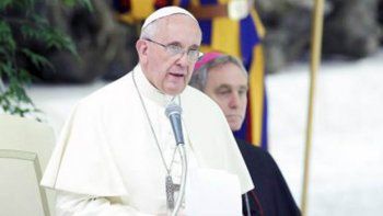 El Papa casó a veinte parejas, entre ellas, a una madre soltera