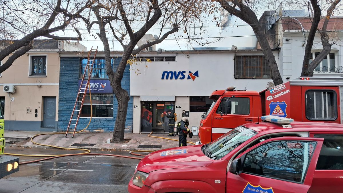 El comercio de electrónica donde se iniciaron las llamas. El comercio de electrónica donde se iniciaron las llamas.