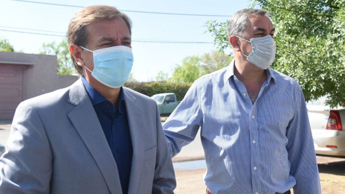 Rodolfo Suarez y Enrique Vaquié. Se espera que el ministro de Economía dé perspectiva de su área para 2022.