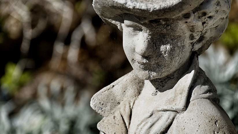Un niño se convierte en piedra debido a una rarísima enfermedad