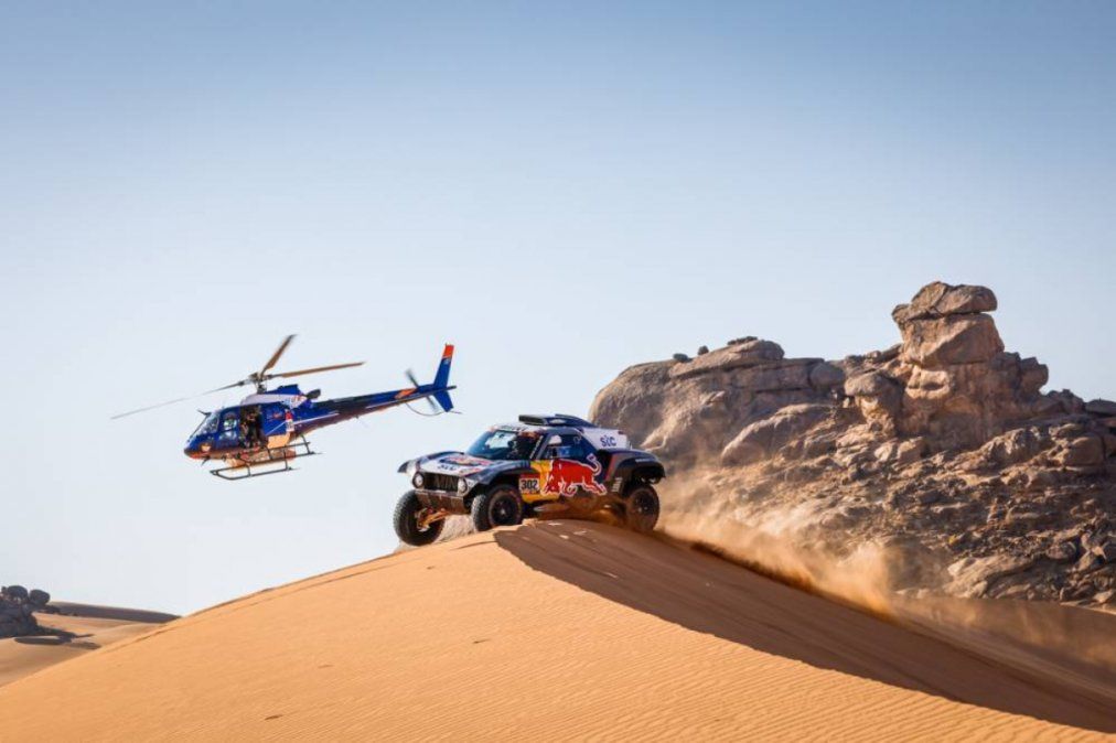 Monsieur Dakar: Stephane Peterhansel es el nuevo líder del Dakar en autos.