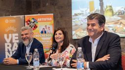 El secretario de Cultura, Diego Gareca junto a Gabriela Testa y el intendente Mario Abed.