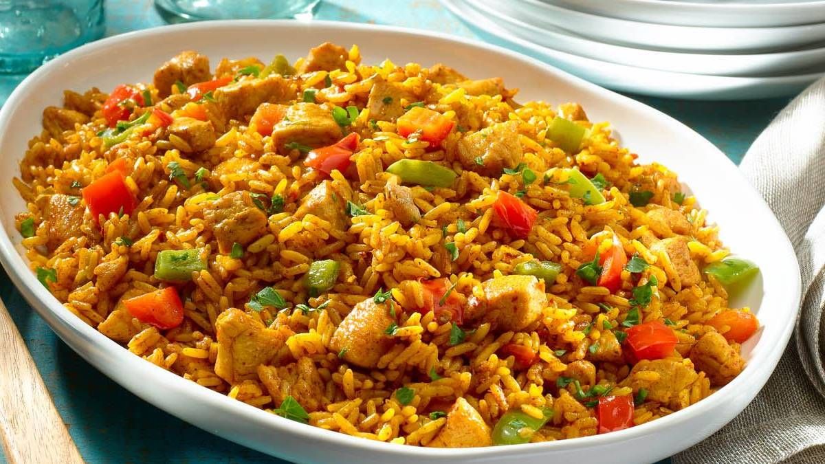 Arroz con pollo, la receta suculenta con 6 ingredientes y en 28 minutos