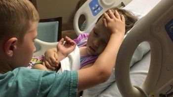 Conmovedor: un nene despide a su hermanita de 4 años