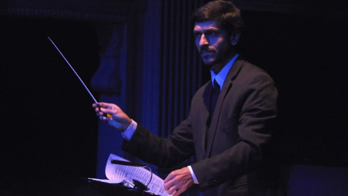 El director: Maestro Hugo Mariano Peralta.
