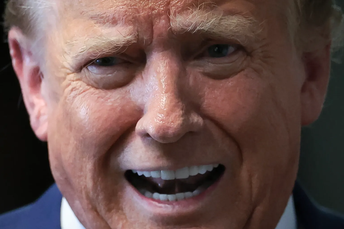 Donald Trump propuso tres debates a su rival demócrata Kamala Harris, cuando había dicho que no iba a debatir en ABC News. Crédito: EFE.