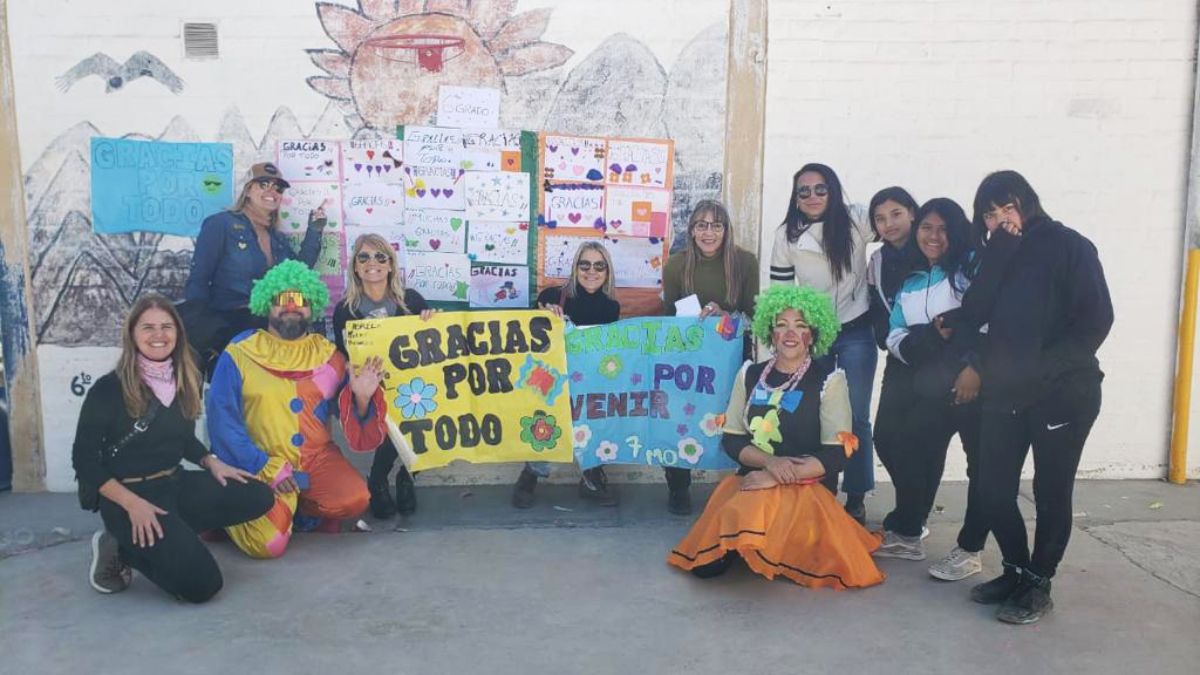 La satisfacción de dar. Los solidarios se llevaron como devolución las sonrisas y la chispa de felicidad que surgió en los ojos de cada niño tupungatino este viernes. La satisfacción de dar. Los solidarios se llevaron como devolución las sonrisas y la chispa de felicidad que surgió en los ojos de cada niño tupungatino este viernes.