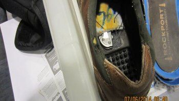 Fue arrestado con cuchillo en un zapato en el aeropuerto