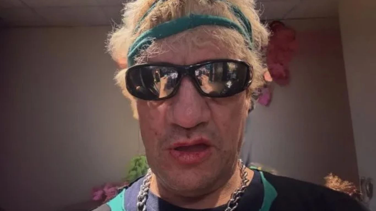 Quieren rock. Pity Álvarez cantó, La sal no sala, un tema de Charly García. Quieren rock. Pity Álvarez cantó, La sal no sala, un tema de Charly García.