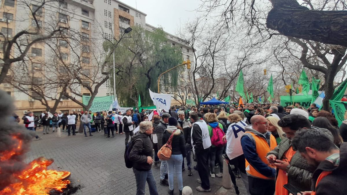 &nbsp;Los gremios estatales vienen reclamando mejoras salariales desde hace varios días.