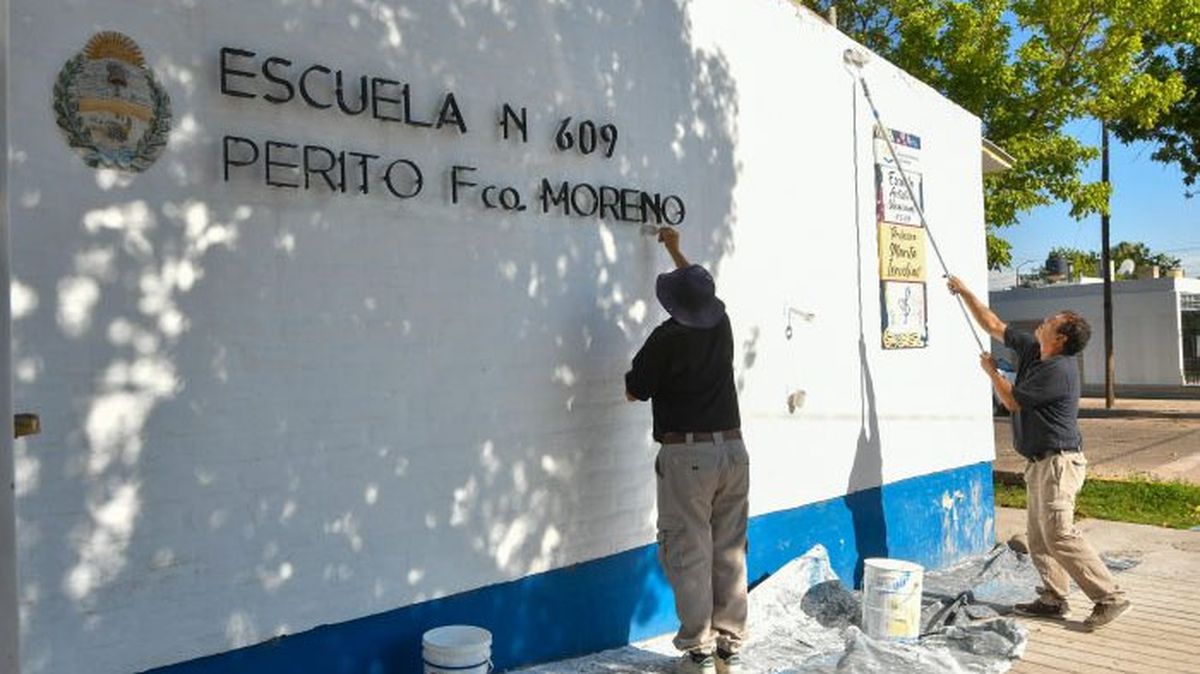 Señalaron que varias escuelas, como la Perito Moreno de Luján, trabajan en reparaciones de sanitarios, playones deportivos y en las instalaciones eléctricas. Señalaron que varias escuelas, como la Perito Moreno de Luján, trabajan en reparaciones de sanitarios, playones deportivos y en las instalaciones eléctricas.