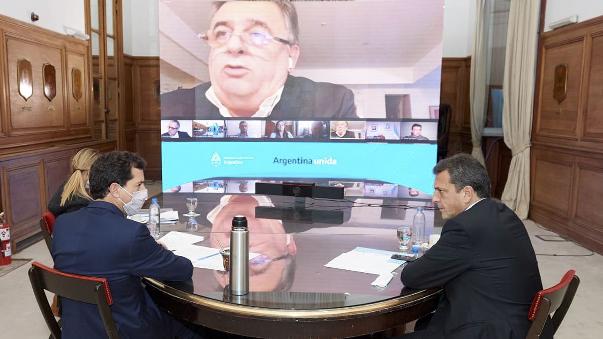 Wado De Pedro, Massa y Negri durante la reuni&oacute;n por la fecha de las elecciones 2021.