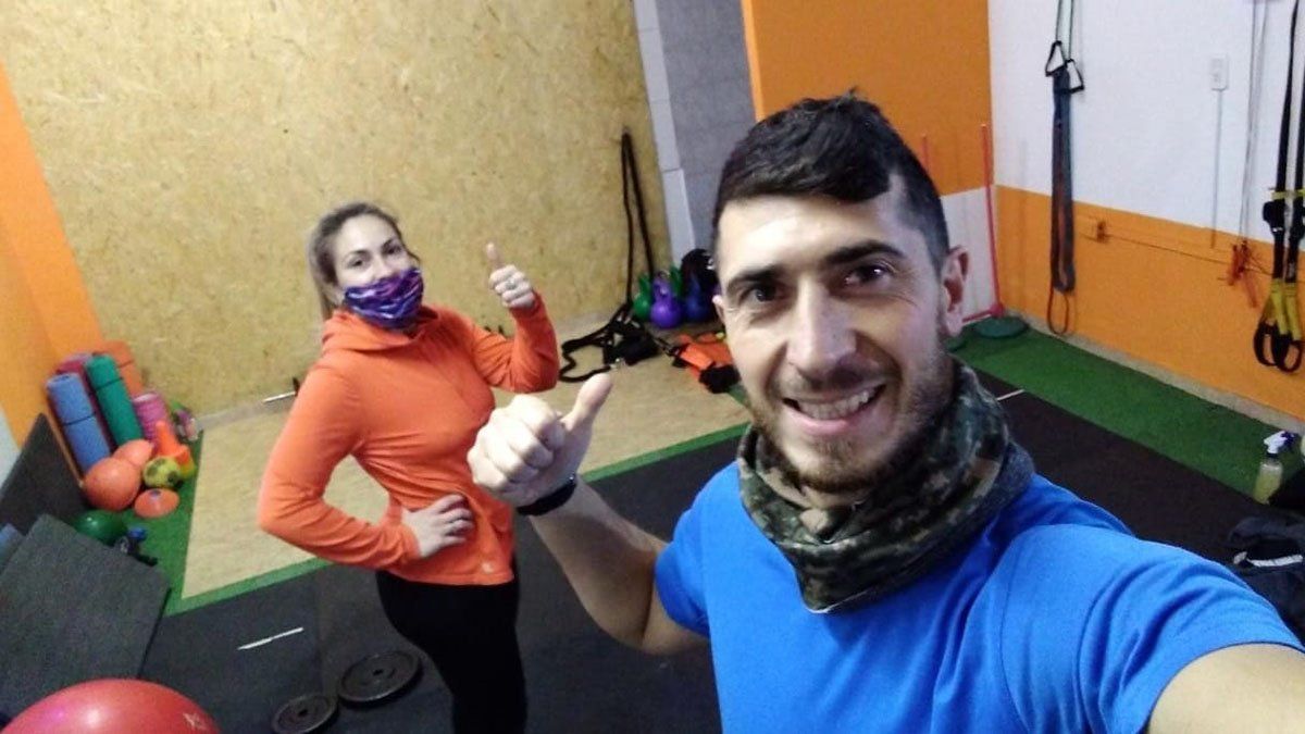El delantero Jesús Baldaccini está junto a su esposa Daniela Belot, la kinesióloga del gimnasio.