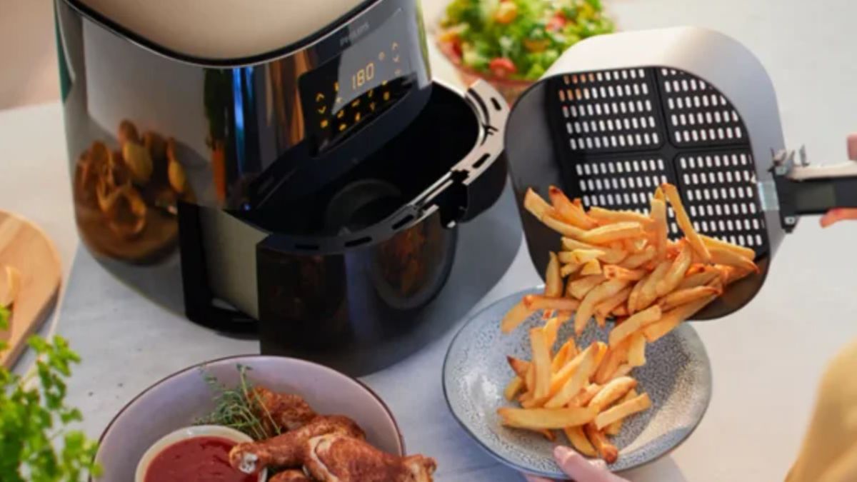 Cocinar comidas saludables y con buen sabor se logra en la freidora de aire. Pero luego hay que evitar dejarla enchufada Cocinar comidas saludables y con buen sabor se logra en la freidora de aire. Pero luego hay que evitar dejarla enchufada