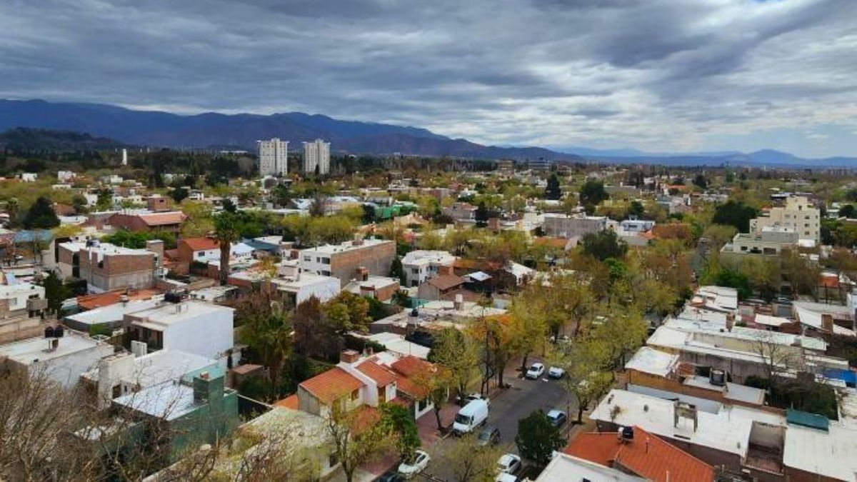 Hay 8.700 casas y departamentos en venta, de los cuales 2.400 son aptos para créditos hipotecarios. Hay 8.700 casas y departamentos en venta, de los cuales 2.400 son aptos para créditos hipotecarios.