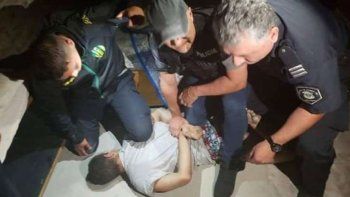 Mató a dos tarotistas a puñaladas y sus llamativas zapatillas lo delataron