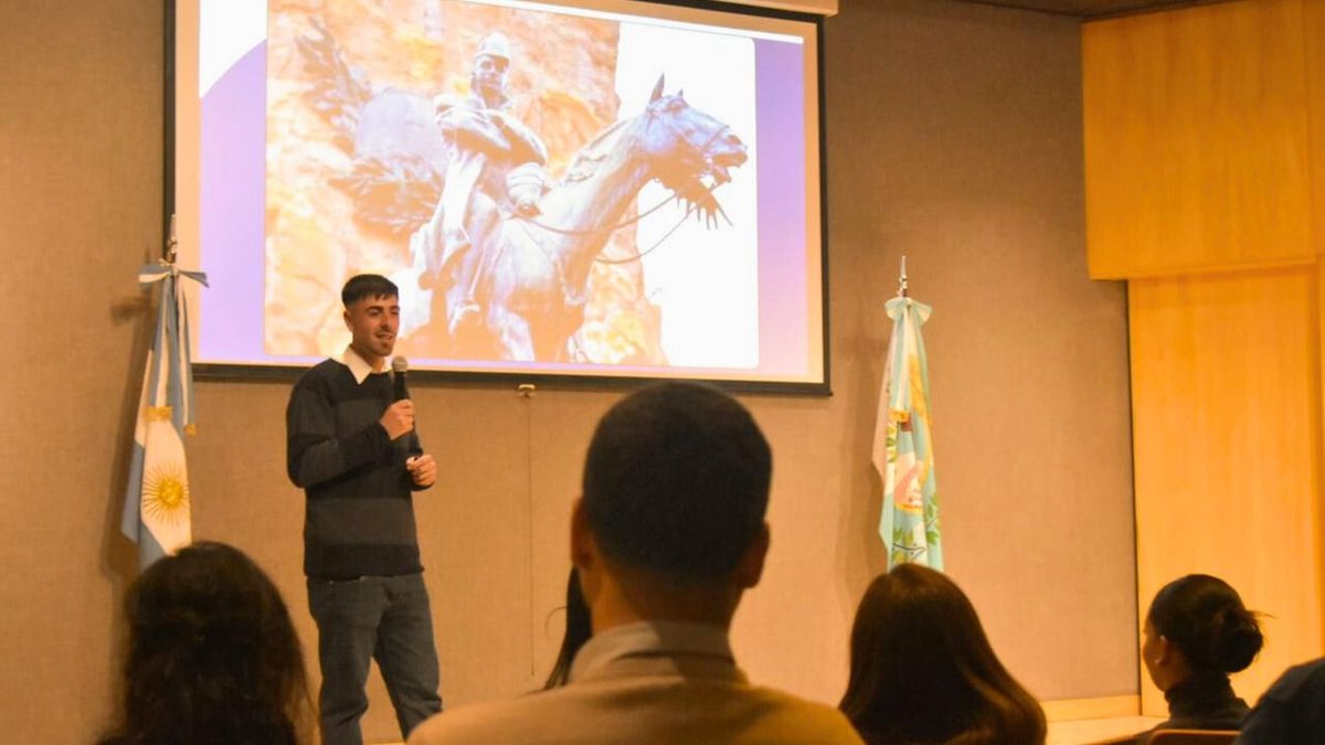 Facundo Loyarte durante una charla que dio en la Legislatura de Mendoza. Facundo Loyarte durante una charla que dio en la Legislatura de Mendoza.