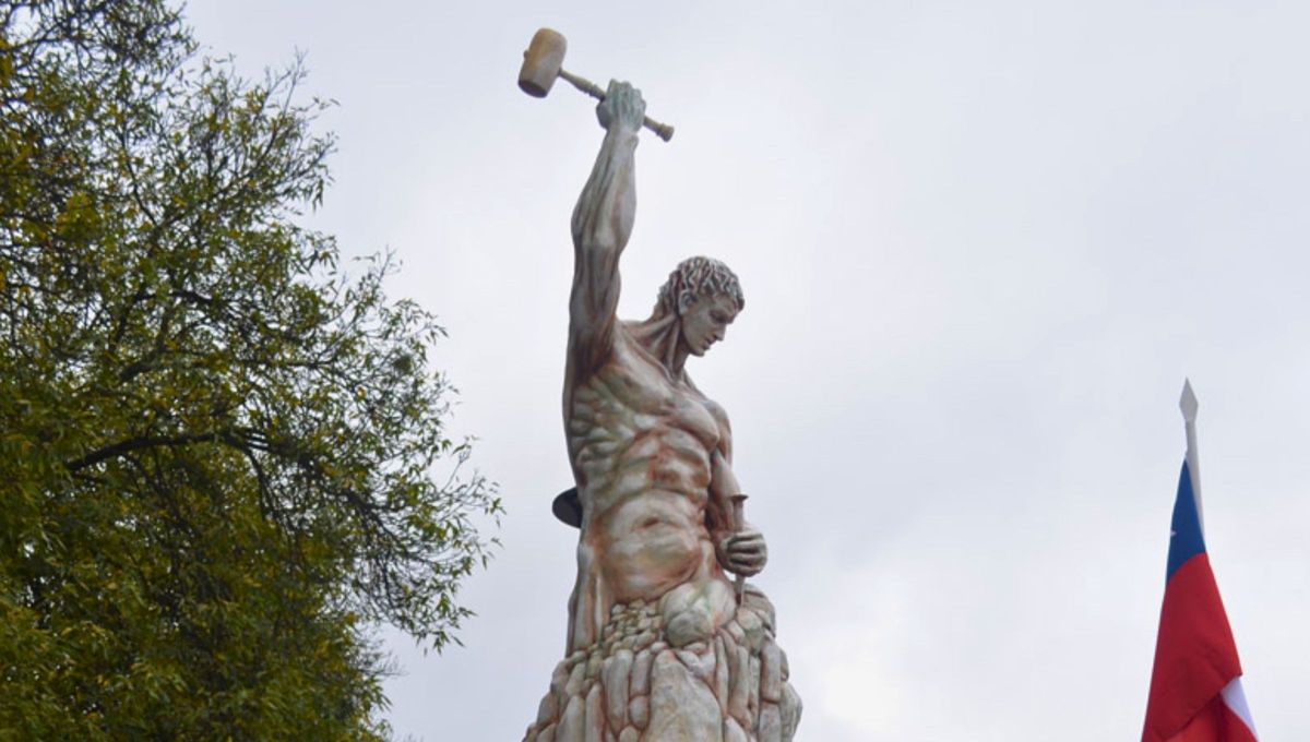 Jean-Paul Sartre, el icónico filósofo existencialista, nos dejó una frase que resuena hasta el día de hoy: “Somos lo que hacemos con lo que hicieron de nosotros“ Jean-Paul Sartre, el icónico filósofo existencialista, nos dejó una frase que resuena hasta el día de hoy: “Somos lo que hacemos con lo que hicieron de nosotros“