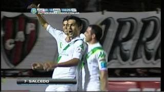 Banfield le ganó a Patronato y le pisa los talones al Halcón