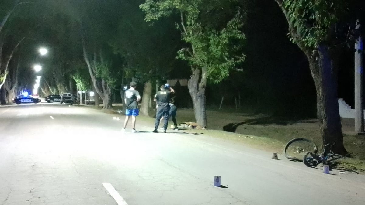 El accidente ocurrió en General Alvear donde un conductor alcoholizado embistió a un ciclista que murió en el lugar. Foto: Ministerio de Seguridad