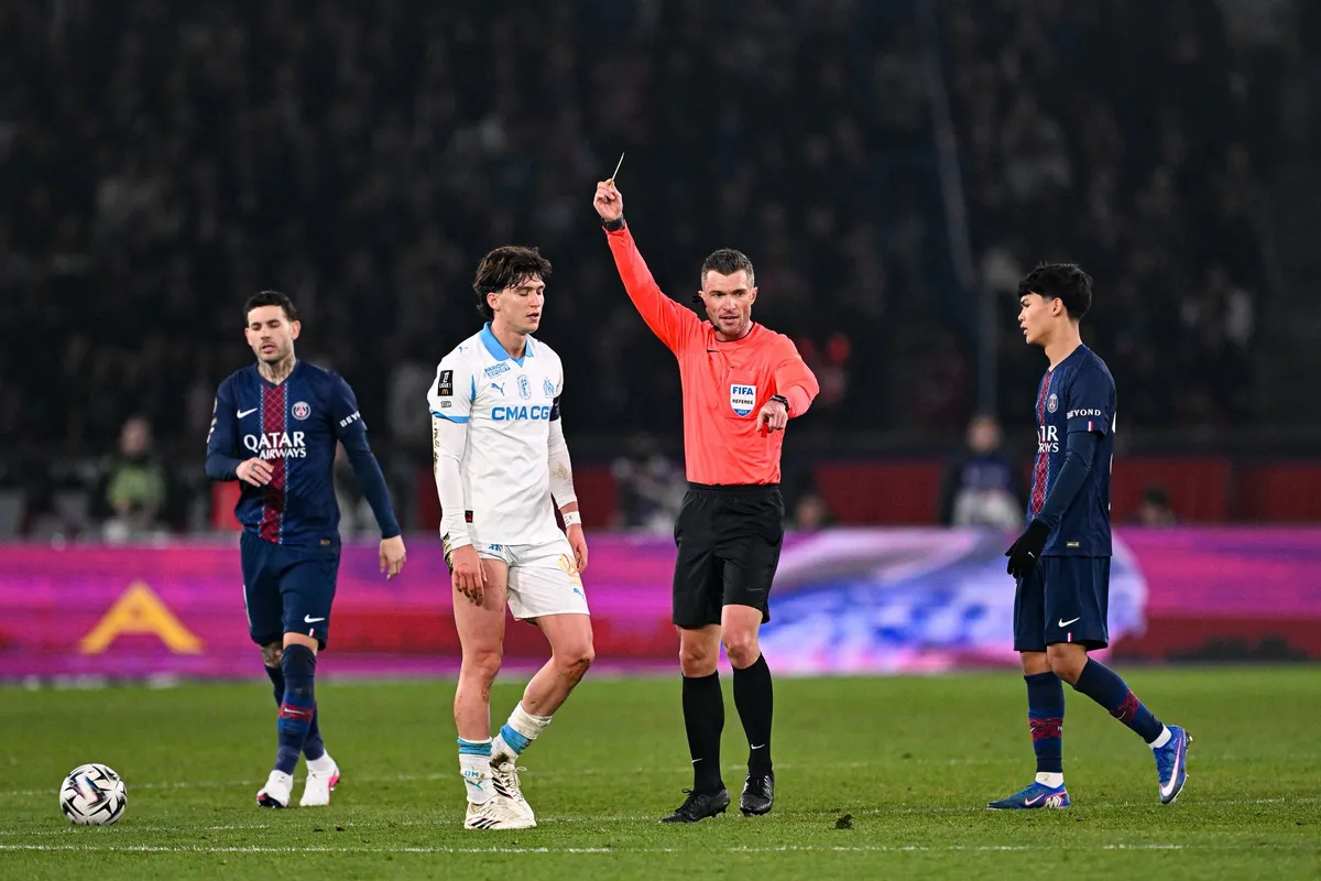 Leo Balerdi tuvo una noche de pesadilla en el Olympique de Marsella.