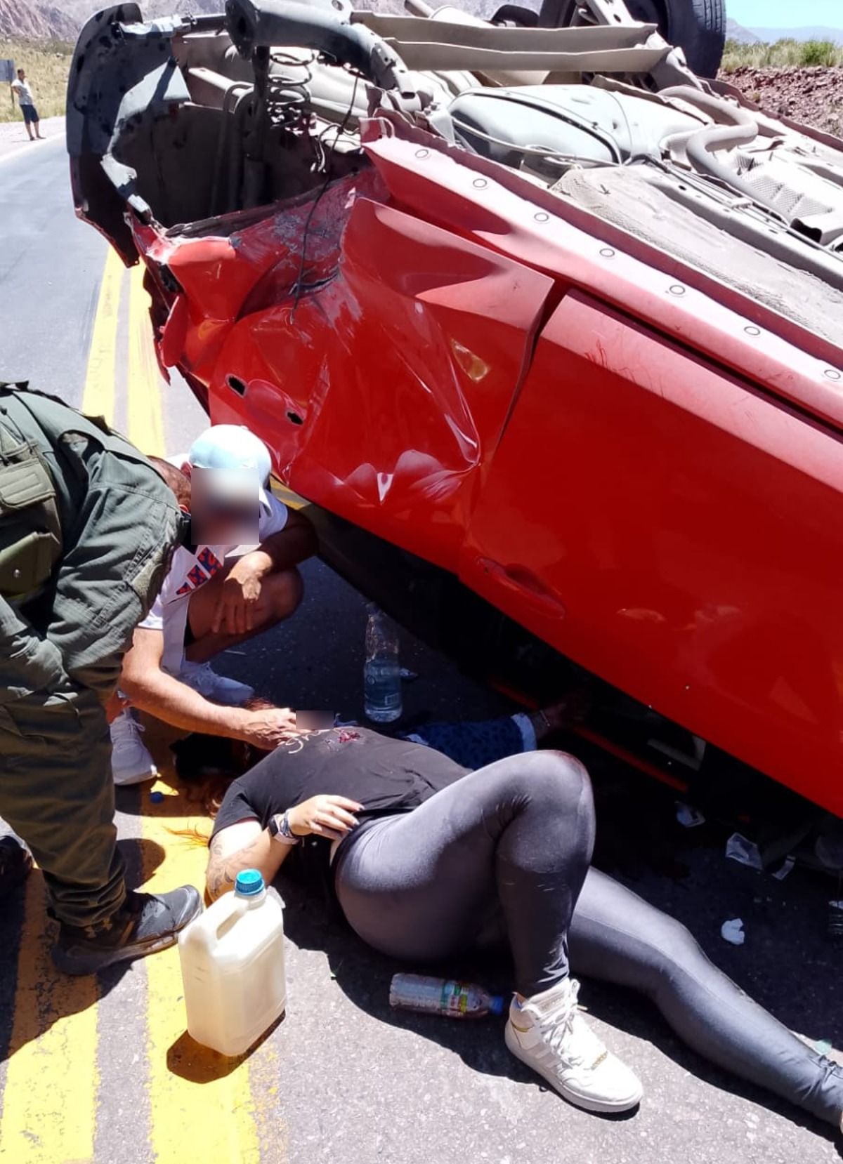 La conductora dijo que se distrajo con su celular. La conductora dijo que se distrajo con su celular.