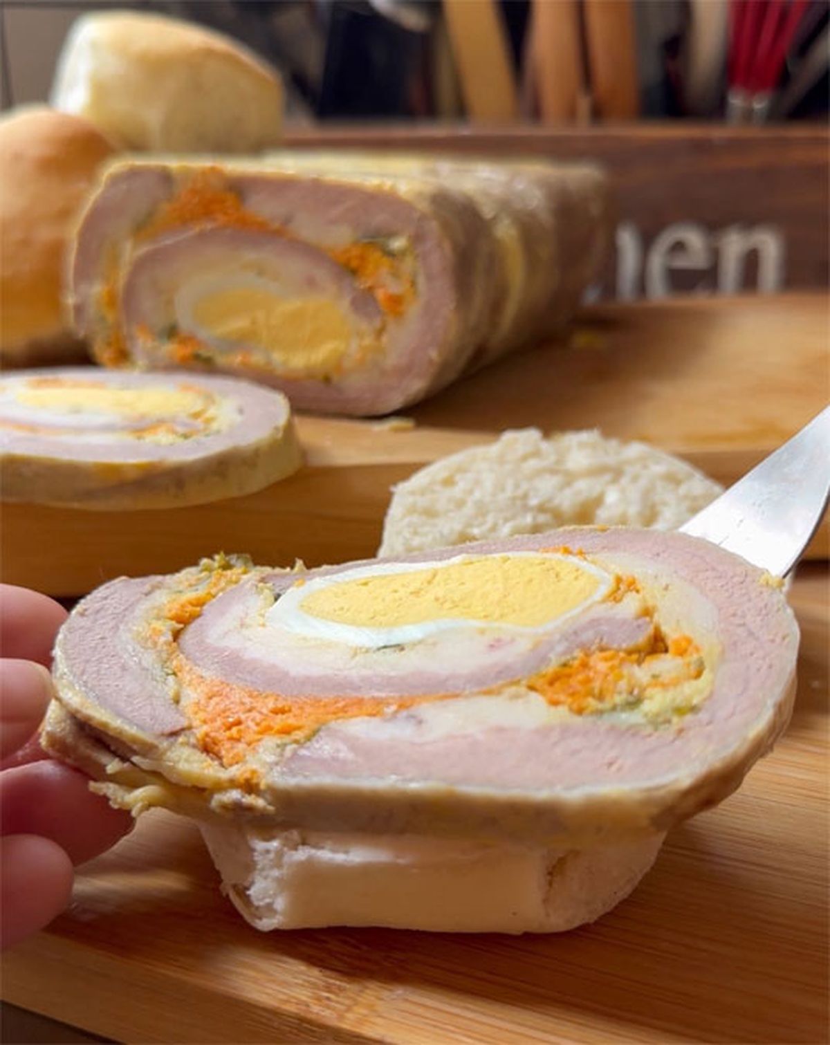 Nada más rico que preparar esta receta de matambre arrollado y compartirla en un evento especial. Nada más rico que preparar esta receta de matambre arrollado y compartirla en un evento especial.