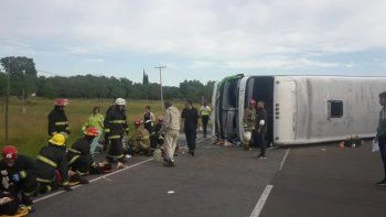 Murieron dos nenas al volcar un micro con chicos de Benavídez en la Ruta 2