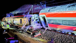 Tragedia en España. Dos trenes de alta velocidad chocaron y hay decenas de fallecidos.