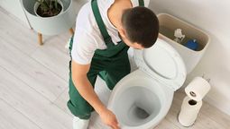 Con dos ingredientes, tu inodoro y las tuberías pueden quedar impecables. Con dos ingredientes, tu inodoro y las tuberías pueden quedar impecables.