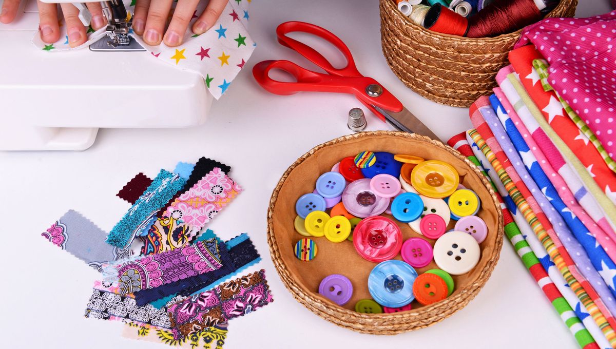 Puedes coser una o varias lonas de tela para llevar a la playa, al parque o la pileta. Puedes coser una o varias lonas de tela para llevar a la playa, al parque o la pileta. 