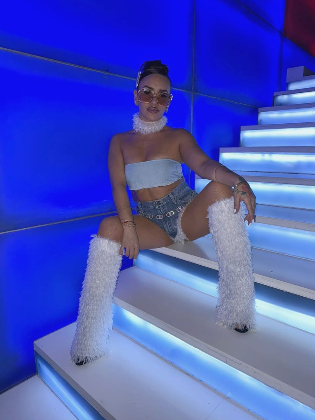 Eve contó que una de las costumbres que más le llamó la atención de Dubái es la vestimenta de las mujeres: túnicas negras que solo le dejan los ojos a la vista. Eve contó que una de las costumbres que más le llamó la atención de Dubái es la vestimenta de las mujeres: túnicas negras que solo le dejan los ojos a la vista.