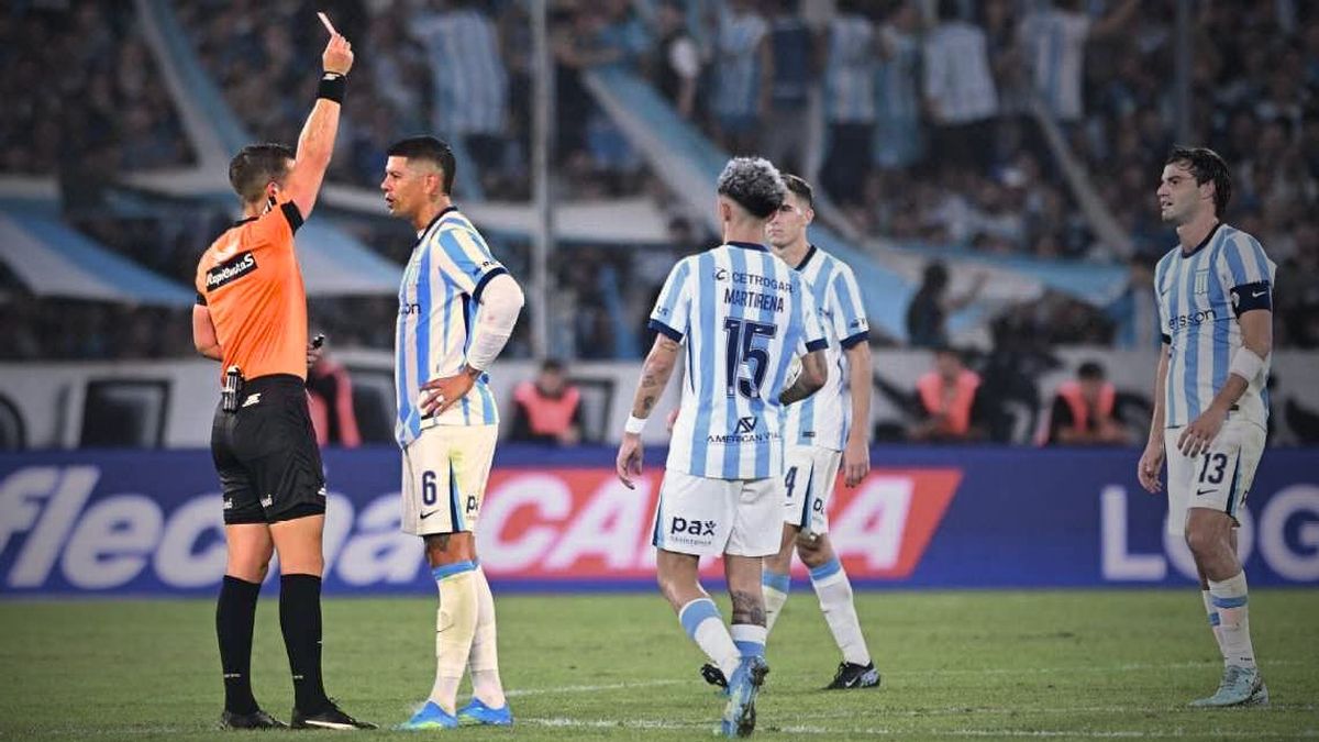 Marcos Rojo vio la tarjeta roja contra River; pero ahora podrá jugar.