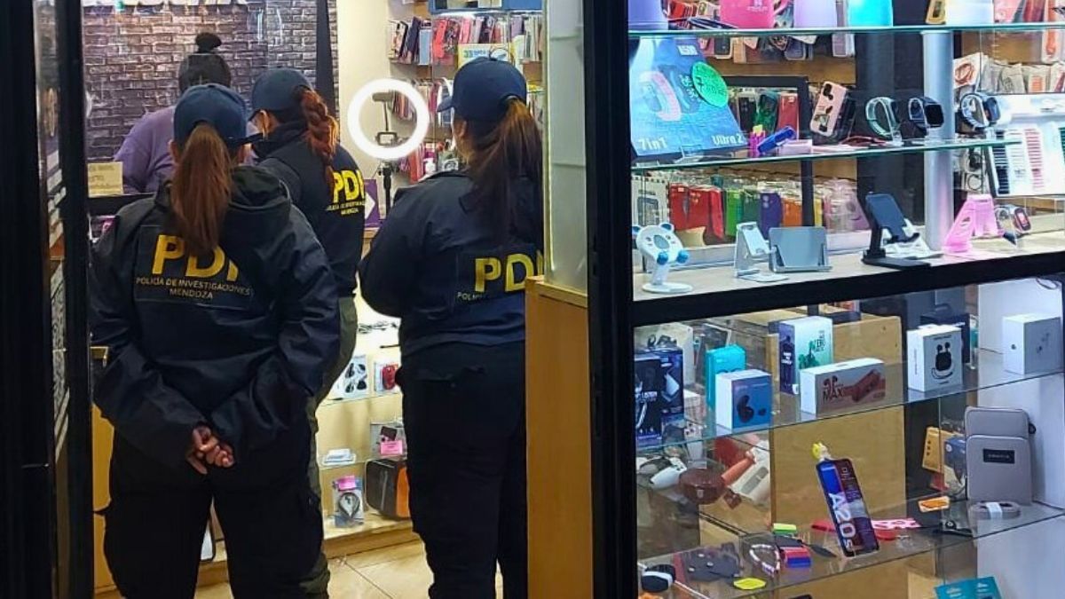 Uno de los locales de venta de celulares que fue requisado este jueves