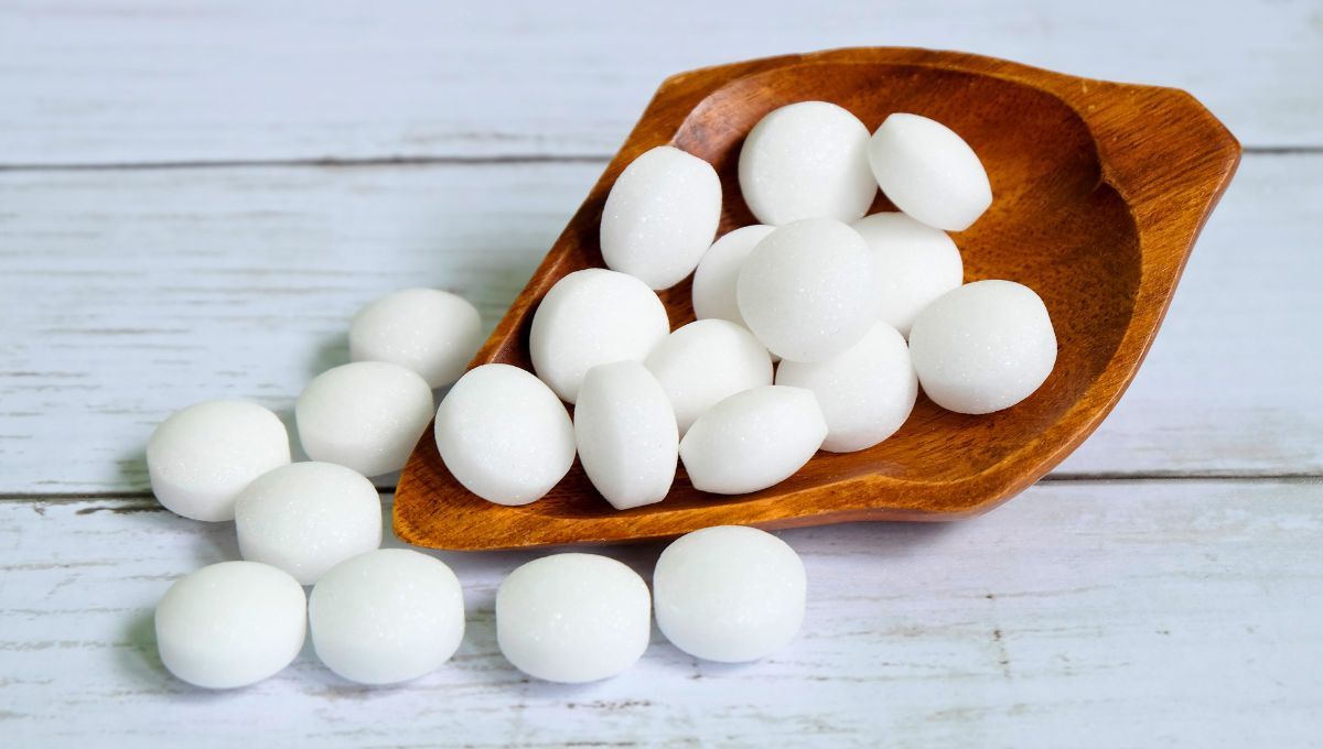 Usar naftalina puede evitar que el cajón de tu ropa se llene de polillas Usar naftalina puede evitar que el cajón de tu ropa se llene de polillas