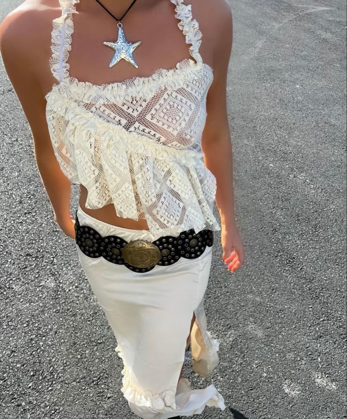 El cinturón estilo faja es ideal para un look boho chic. El cinturón estilo faja es ideal para un look boho chic.