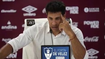 La llamativa e incómoda pregunta que recibió el DT de Vélez en conferencia de prensa: su respuesta