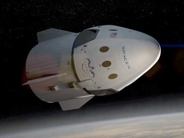 El primer taxi espacial privado volará en 2017