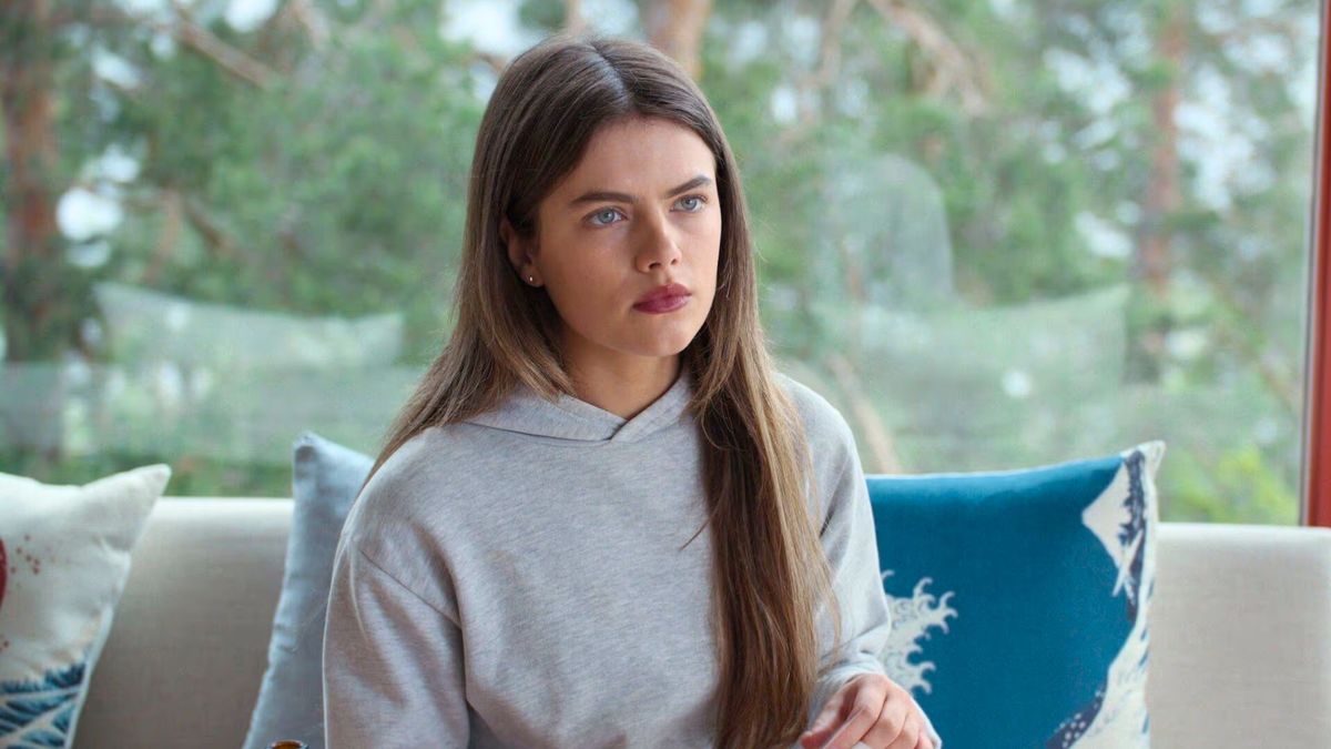 Barracuda Queens sigue a un grupo de adolescentes que comienzan a robar en un barrio de Estocolmo. Barracuda Queens sigue a un grupo de adolescentes que comienzan a robar en un barrio de Estocolmo.