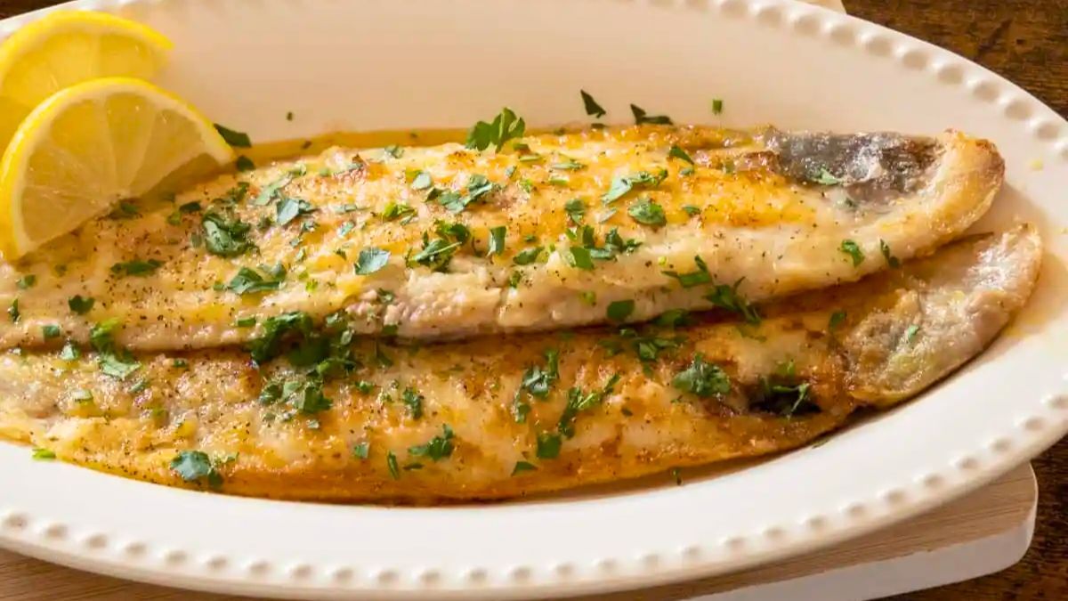 El lenguado es un pescado que se adapta a distintas recetas. En esta ocasi&oacute;n, te ense&ntilde;amos la versi&oacute;n b&aacute;sica a la plancha y la gourmet a la florentina.