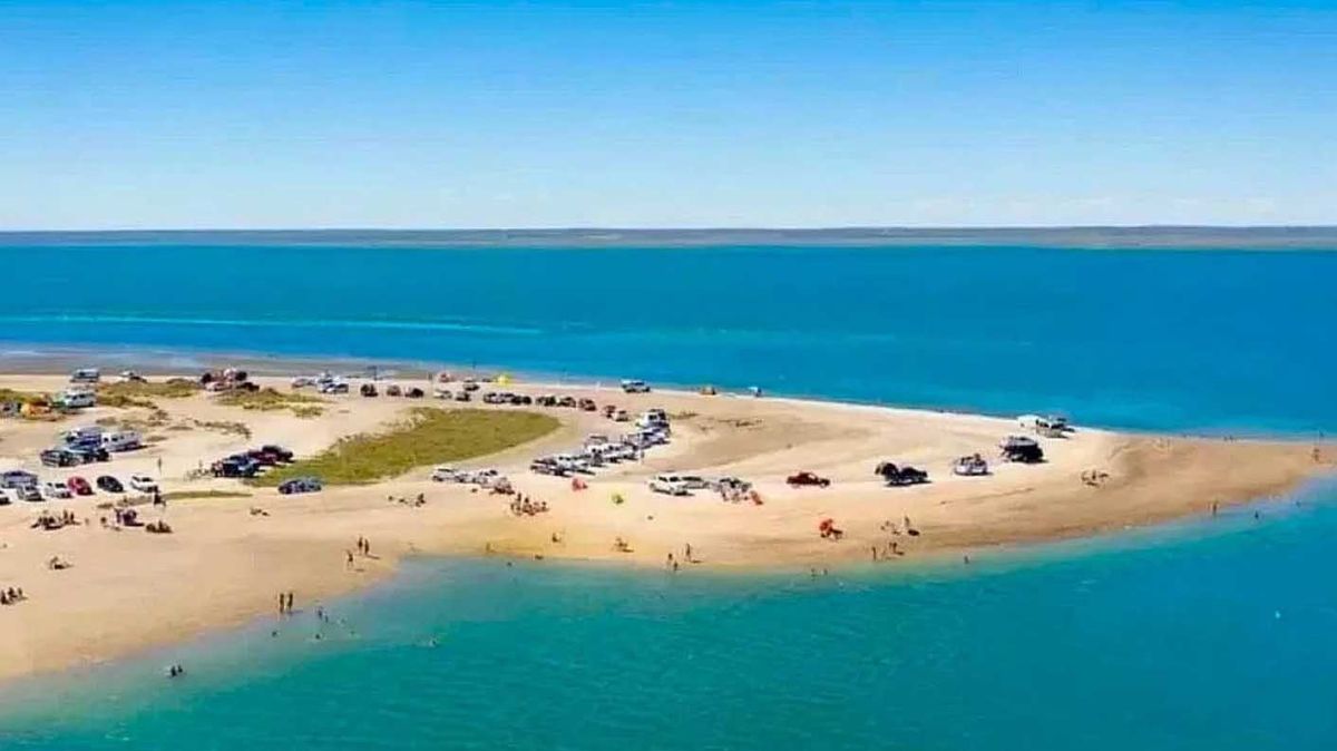 En Punta Perdices se encuentran las Ollitas, luna formación rocosa que se llena de agua formando pequeñas piscinas naturales En Punta Perdices se encuentran las Ollitas, luna formación rocosa que se llena de agua formando pequeñas piscinas naturales