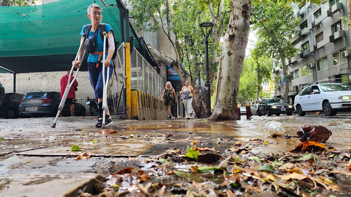 Calles anegadas, después de una fuerte tormenta de primavera en Mendoza. Calles anegadas, después de una fuerte tormenta de primavera en Mendoza.